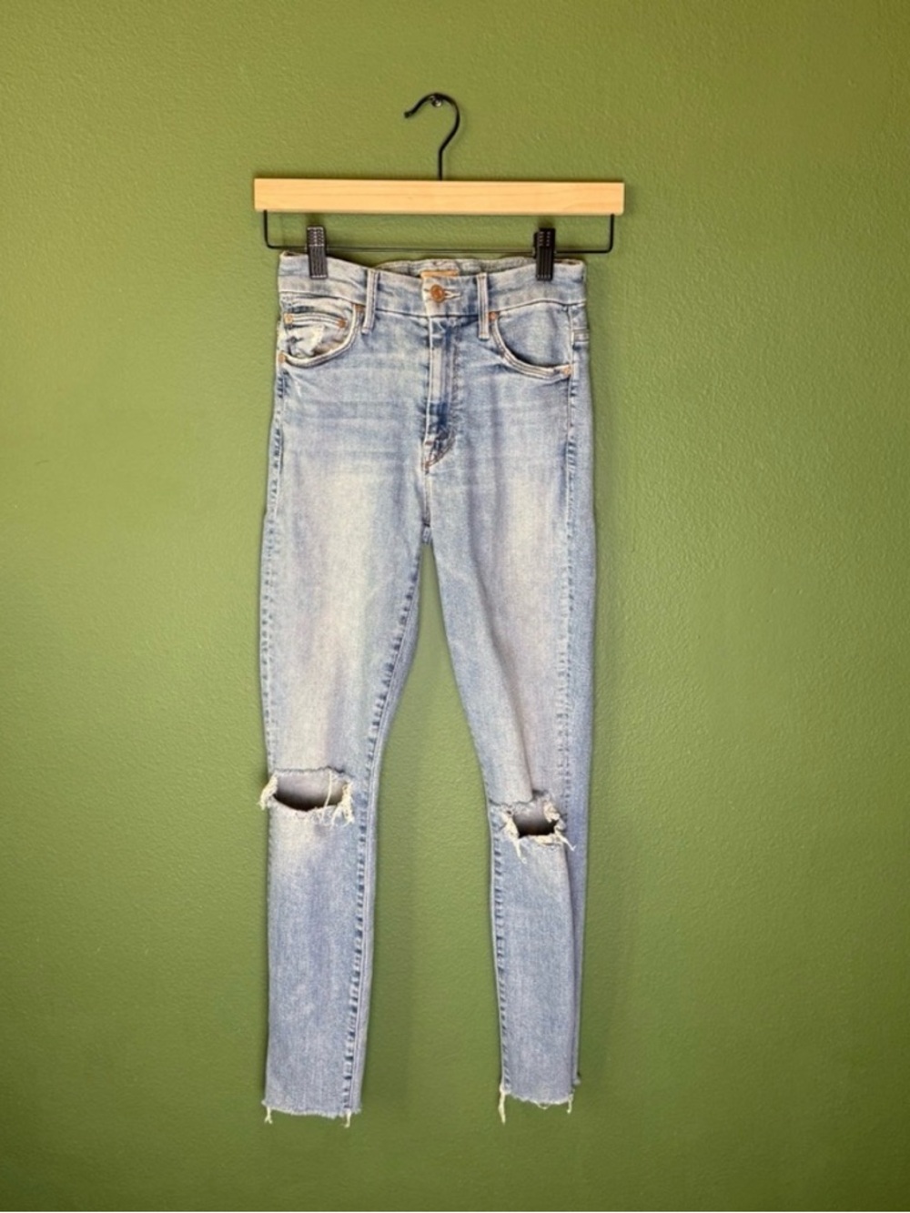 MOTHER, skinny blue jeans, looker ankle fray, shoot to thrill destroyed size 24